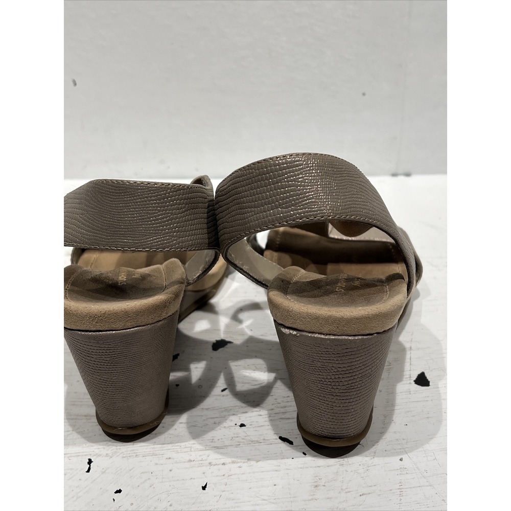 St. Johns Bay gold beige 3" Wedge Sandals Size 8.5 flex form - Picture 3 of 10